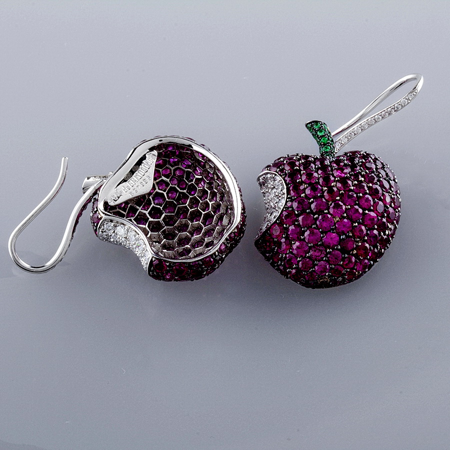 Ювелирное изделие de Grisogono De Grisogono 
Apple 18K Gold Ruby, Emerald, Diamond Earring