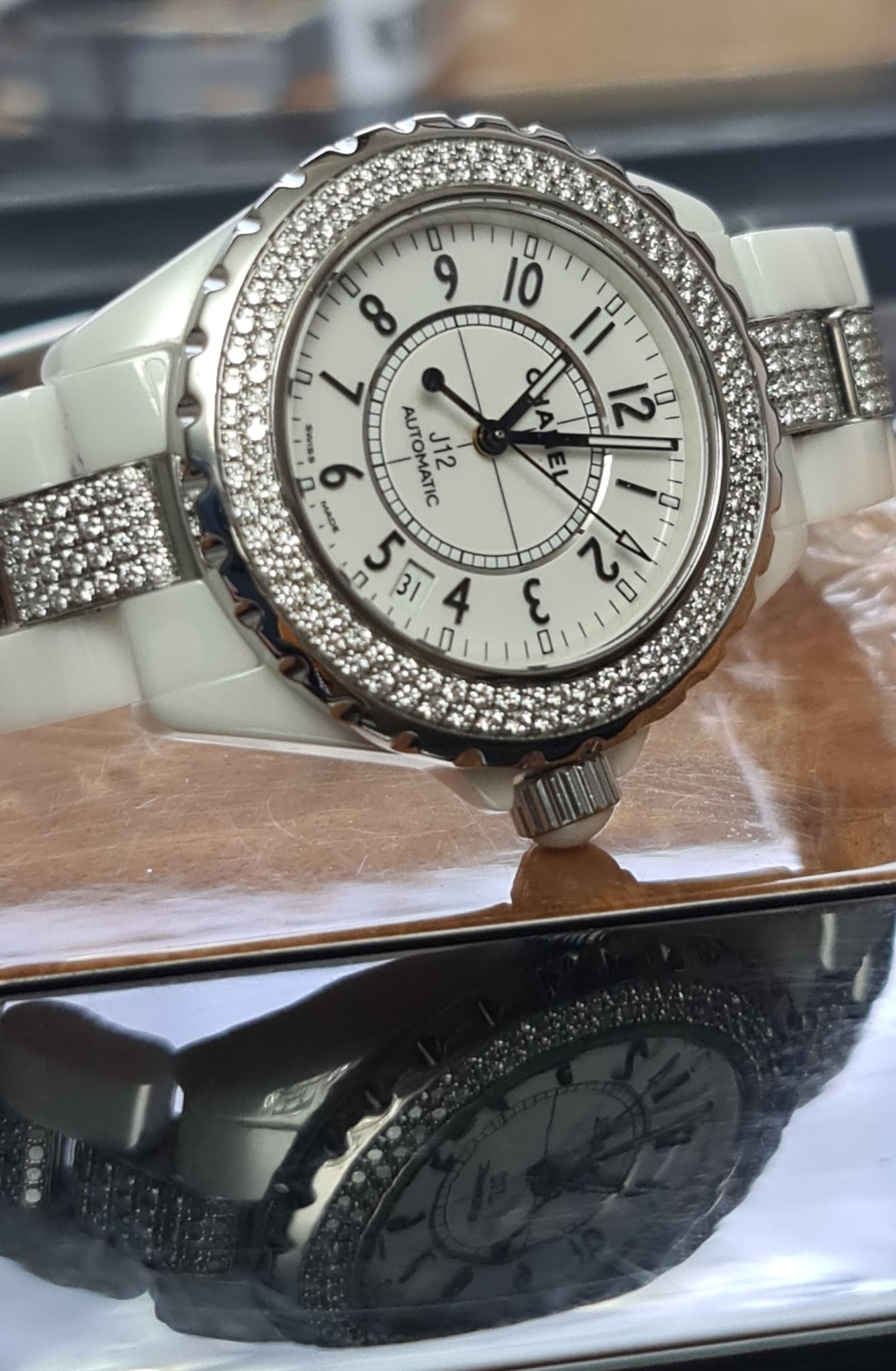 Часы Chanel J12 WHITE 12424  купить выгодно узнать наличие и цены в  часовом ломбарде