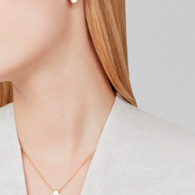 Серьги Van Cleef & Arpels Vintage Alhambra Yellow Gold Mother-of-Pearl