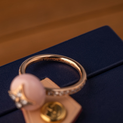 Кольцо Louis Vuitton B Blossom Monogram Flower Pink Opal