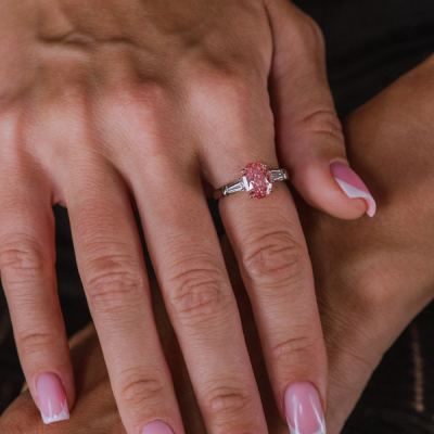 Кольцо GIA Treated, Fancy Vivid Pink/VVS1 2.05 ct
