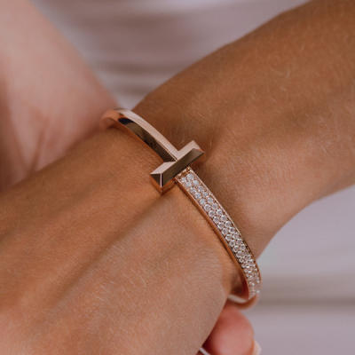 Браслет Tiffany & Co T1 Wide Diamond Hinged Bangle in Rose Gold