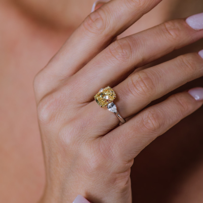 Кольцо GIA 4.18 ct Natural Fancy Yellow/SI1 Cushion Cut Diamond