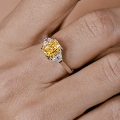 Кольцо GIA 2,02 ct Natural Fancy Yellow/SI2 Radiant Diamond