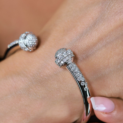 Браслет Piaget Possession White Gold Diamond Open Bangle Bracelet