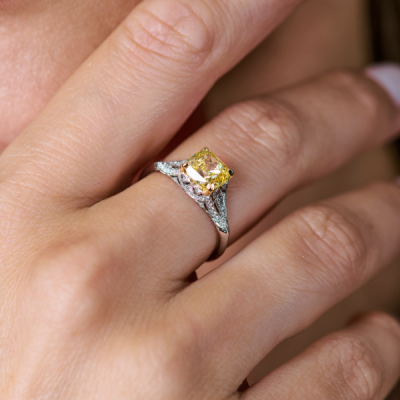 Кольцо Tiffany & Co 2,05 ct Square Antique Cut Fancy Intense Yellow / VS1