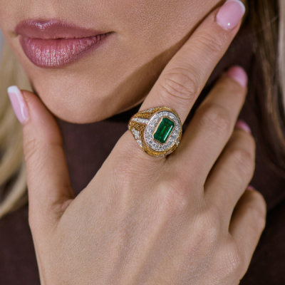 Кольцо Vasily Konovalenko 2,66 ct Emerald & 1,27 ct Diamonds in Yellow Gold