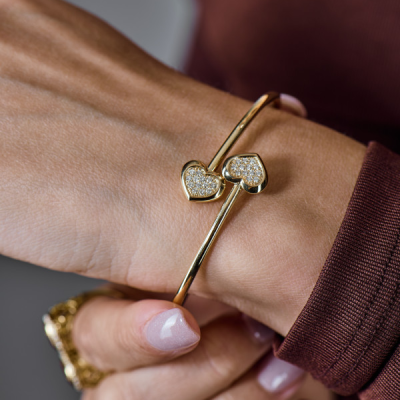 Браслет DeRosa Two Hearts Bangle Diamonds Yellow Gold