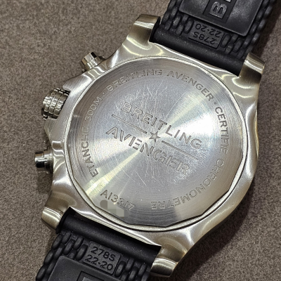 Швейцарские часы Breitling Avenger Chronograph