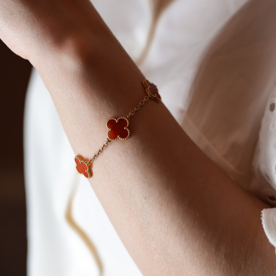 Браслет Van Cleef & Arpels  5 Motif Vintage Alhambra Carnelian Bracelet