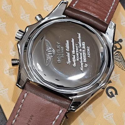 Швейцарские часы Breitling Navitimer BENTLEY MOTORS BRONZE DIAL SPECIAL EDITION