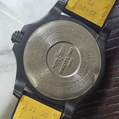 Швейцарские часы Breitling Avenger Blackbird