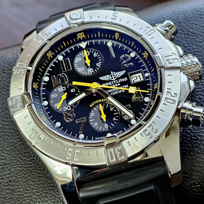 Швейцарские часы Breitling Avenger Skyland Code Yellow Limited Edition