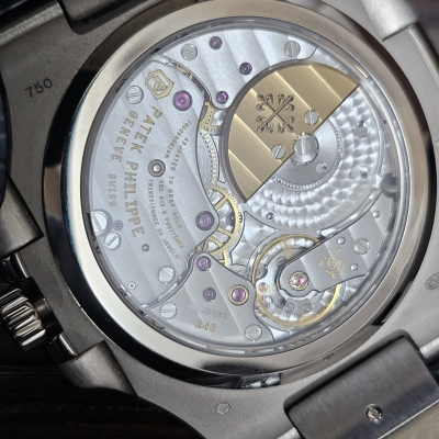 Швейцарские часы Patek Philippe Nautilus 40mm White Gold Grey Dial