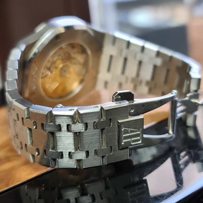 Швейцарские часы Audemars Piguet AUDEMARS PIGUET ROYAL OAK SELFWINDING White Dial 39 MM