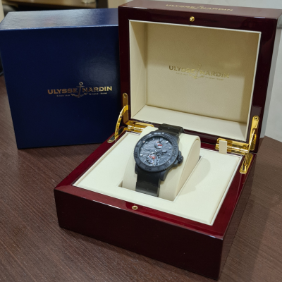 Швейцарские часы Ulysse Nardin Maxi Marine Diver Black Ocean