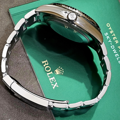 Швейцарские часы Rolex Sky-Dweller Stainless Steel Mint Green Dial