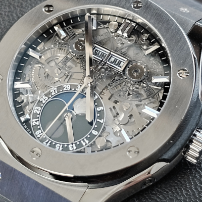 Швейцарские часы Hublot Classic Fusion Aerofusion Moonphase Titanium