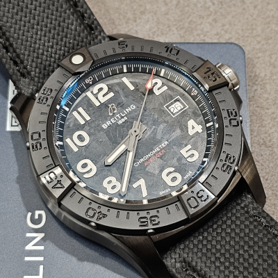 Швейцарские часы Breitling Avenger Automatic 42 Night Mission