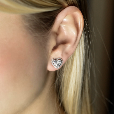 Серьги Jacob & Co.  DIAMOND HEART EARRINGS