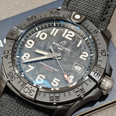 Швейцарские часы Breitling Avenger Automatic 42 Night Mission