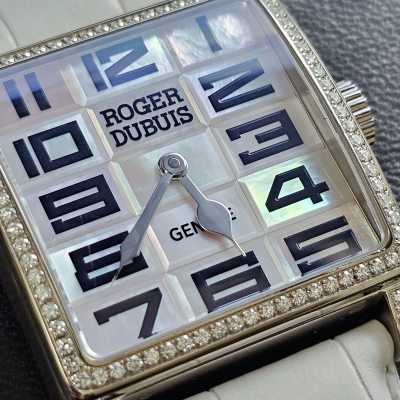 Швейцарские часы Roger Dubuis Square Hand Wound
