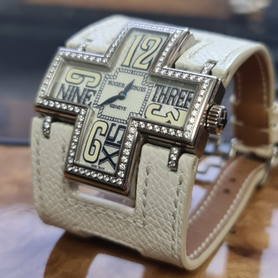 Швейцарские часы Roger Dubuis Follow Me Quartz Diamonds