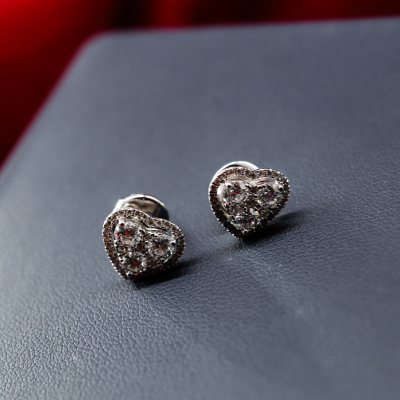 Серьги Jacob & Co.  DIAMOND HEART EARRINGS