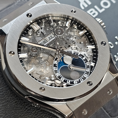 Швейцарские часы Hublot Classic Fusion Aerofusion Moonphase Titanium