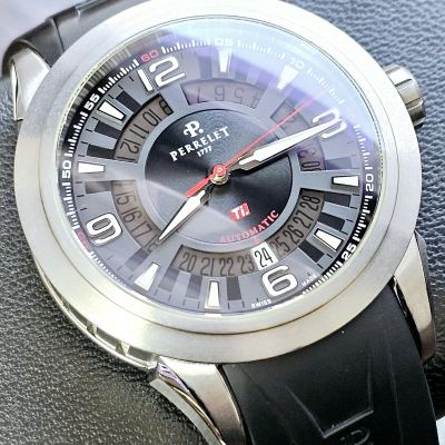 Швейцарские часы Perrelet Titanium 3 Hands-Date