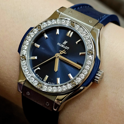 Швейцарские часы Hublot Classic Fusion Diamond 33mm