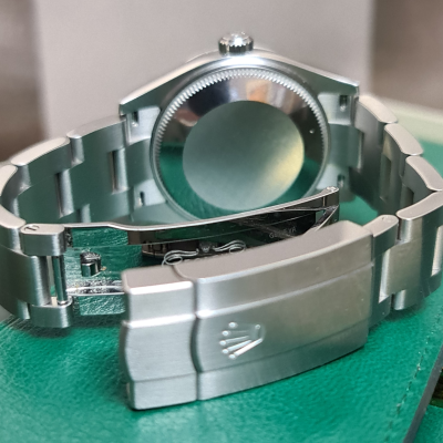 Швейцарские часы Rolex Oyster Perpetual Green Dial 31mm