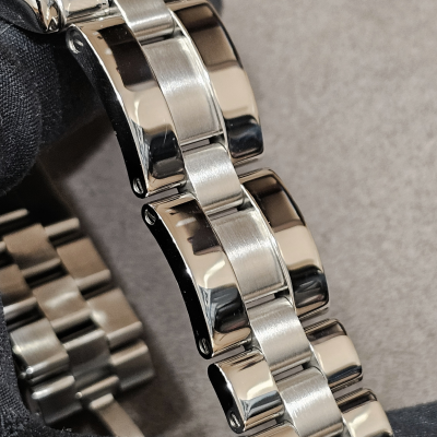 Швейцарские часы Cartier Roadster