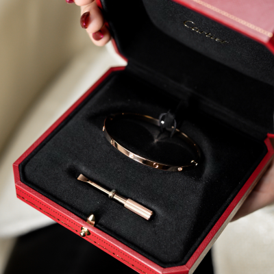 Браслет Cartier LOVE bracelet, small model, 6 diamonds