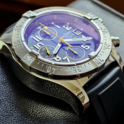 Швейцарские часы Breitling Avenger Skyland Code Yellow Limited Edition