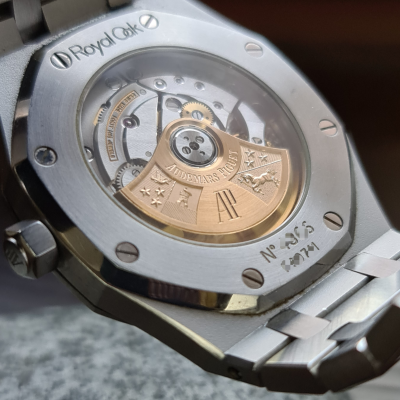 Швейцарские часы Audemars Piguet AUDEMARS PIGUET ROYAL OAK SELFWINDING White Dial 39 MM