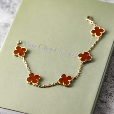 Браслет Van Cleef & Arpels  5 Motif Vintage Alhambra Carnelian Bracelet