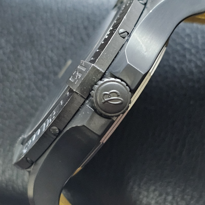 Швейцарские часы Breitling Avenger Blackbird