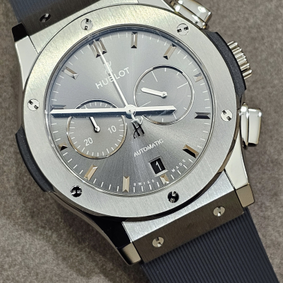 Швейцарские часы Hublot Classic Fusion Racing Grey Chronograph Titanium