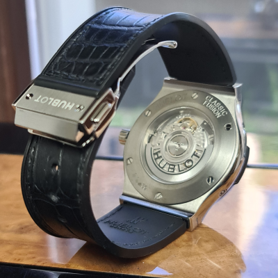 Швейцарские часы Hublot Classic Fusion Aerofusion Moonphase Titanium