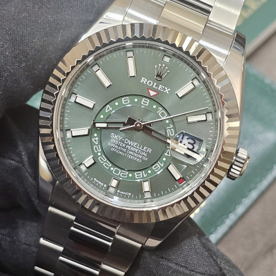 Швейцарские часы Rolex Sky-Dweller Stainless Steel Mint Green Dial