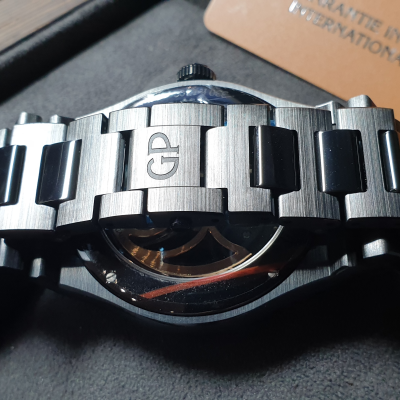 Швейцарские часы Girard-Perregaux Laureato Skeleton Ceramic