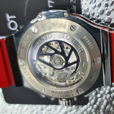 Швейцарские часы Hublot Big Bang Red Magic 44 mm