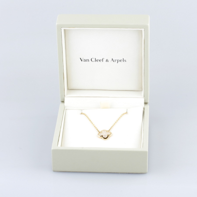 Ювелирное изделие Van Cleef & Arpels  Pure 
Alhambra necklace Diamond
