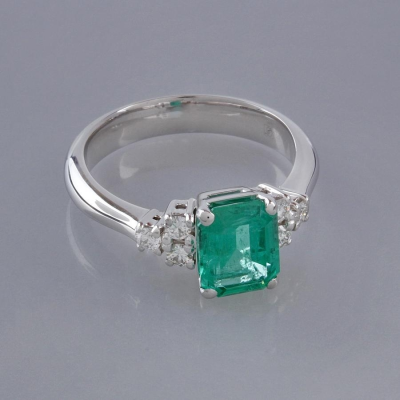 Ювелирное изделие No name Кольцо с изумрудом 1,50 ct
