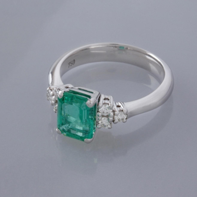 Ювелирное изделие No name Кольцо с изумрудом 1,50 ct