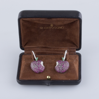 Ювелирное изделие de Grisogono De Grisogono 
Apple 18K Gold Ruby, Emerald, Diamond Earring