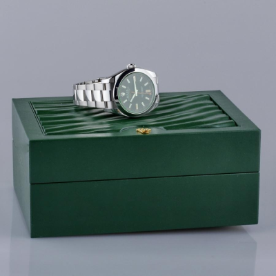 Швейцарские часы Rolex  Milgauss