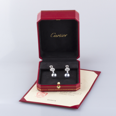 Ювелирное изделие Cartier  
серьги AGRAFE