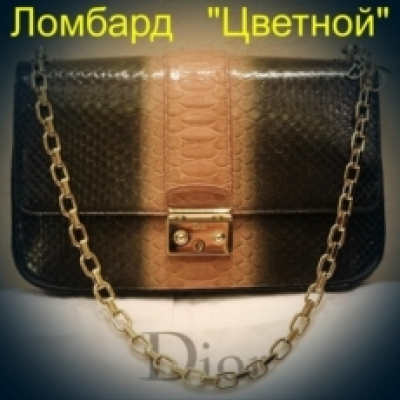 Аксессуар Dior "Miss " 
Python сумка